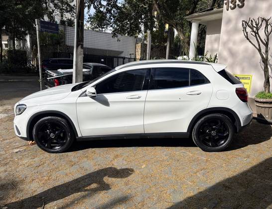MERCEDES-BENZ GLA 200 1.6 CGI FLEX ADVANCE 7G-DCT MERCEDES-BENZ GLA 200 1.6 CGI FLEX ADVANCE 7G-DCT